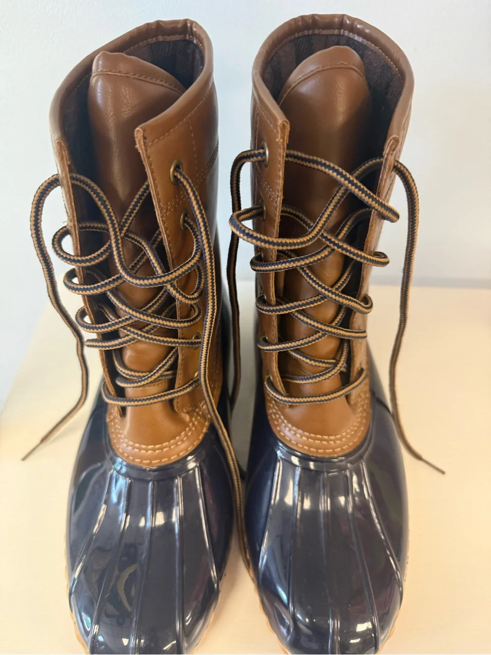 Classic totes Duck rain Boots in Brown and Navy size 9